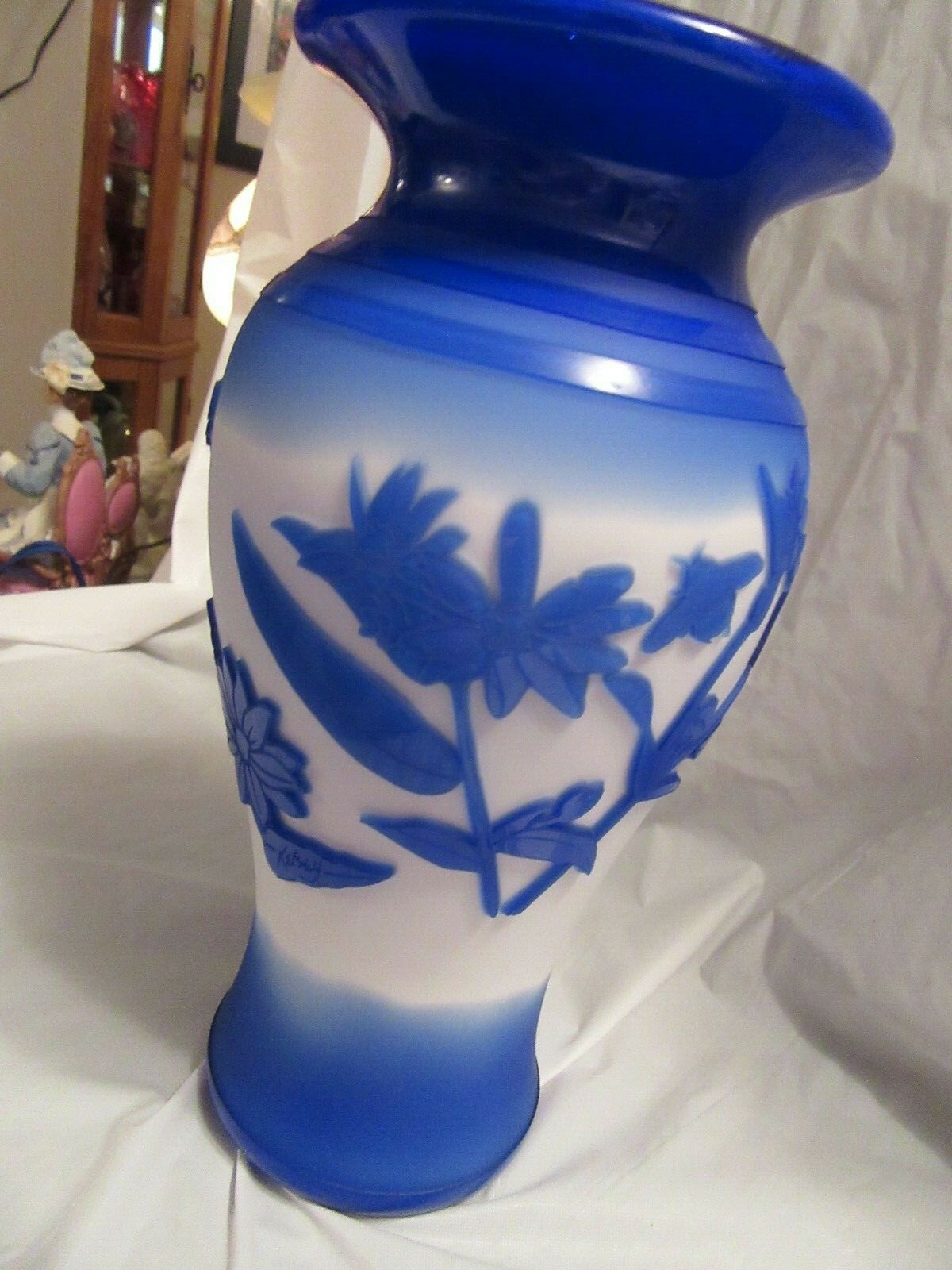 Fenton Camo vase KelseyBomkamp #13 bluewhite 10''tall excellent