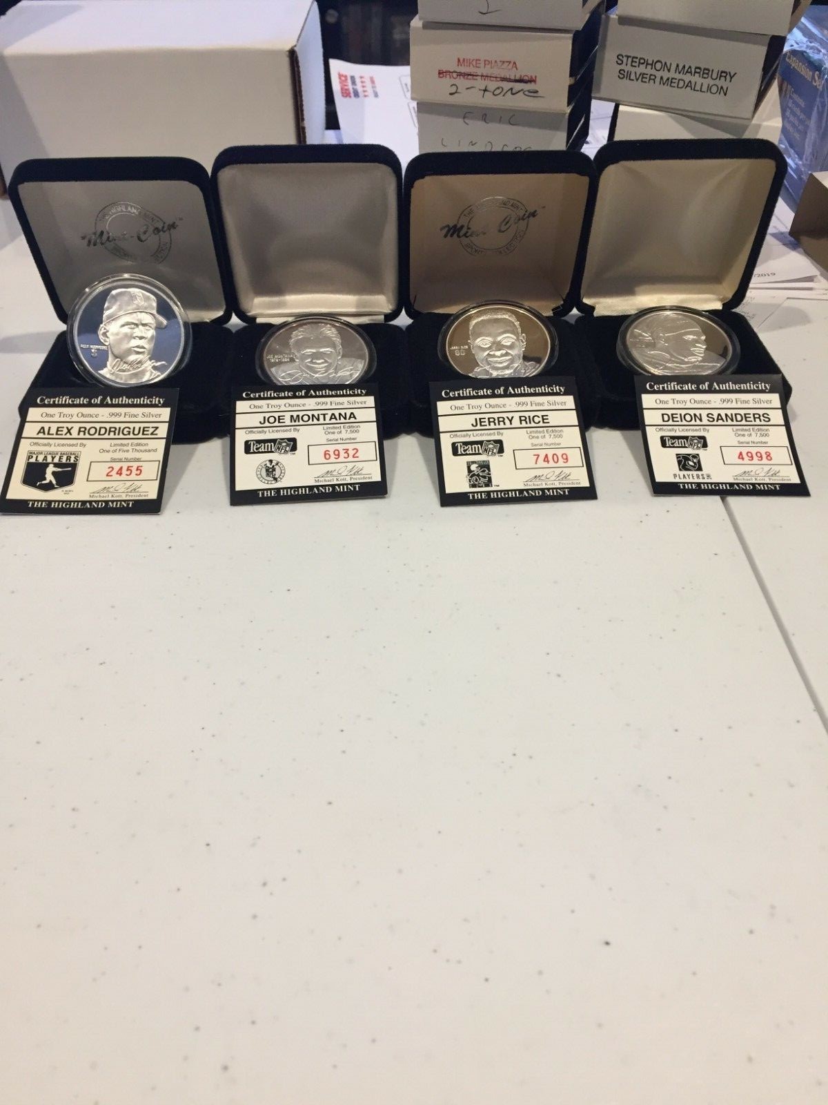 JOE MONTANA 1 OZ solid silver coin by the HIGHLAND MINT