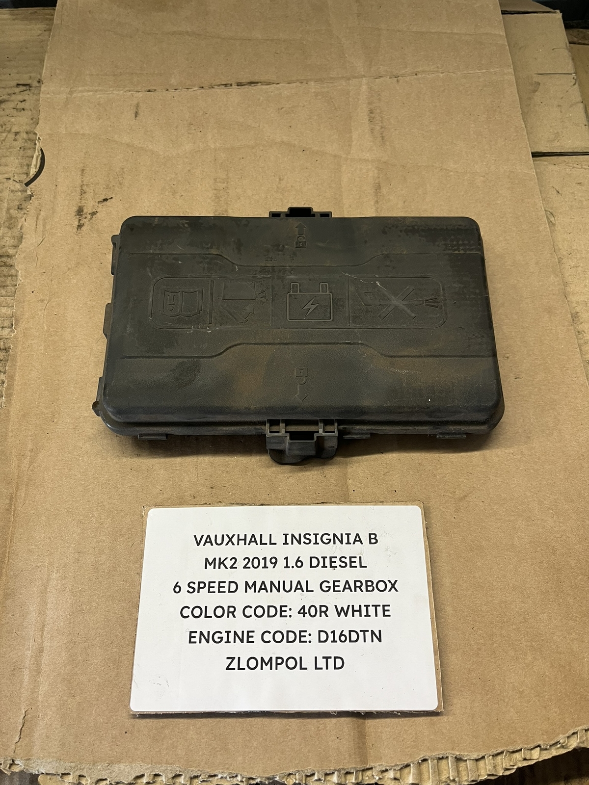 Vauxhall Insignia B MK2 1.6 Diesel Fuse Box Cover Trim