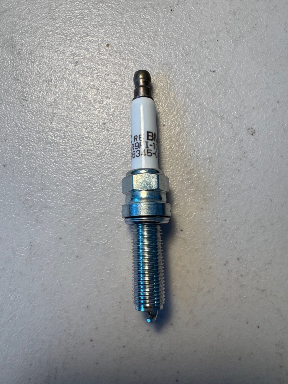 BMW☆純正スパークプラグ ハイパワー 12120054451 ② NEW BMW 5 GRAN TURISMO F07 SPARK PLUG 12120054451 ORIGINAL