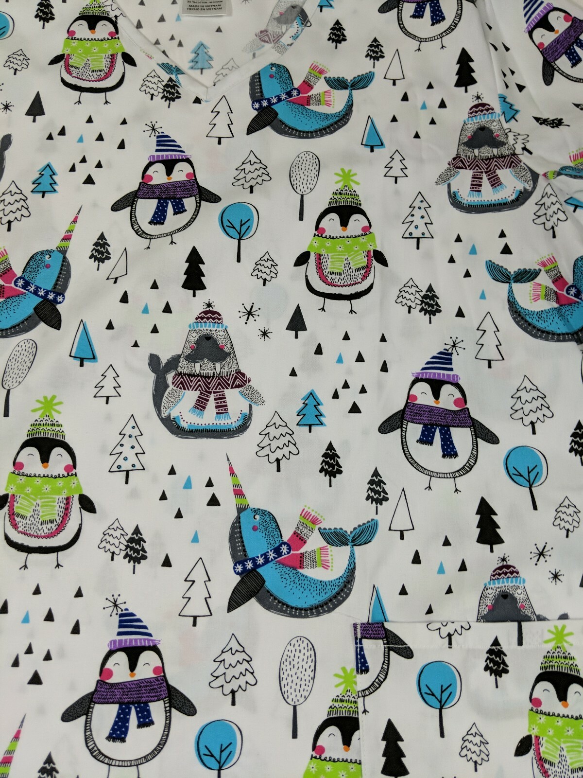 Scrubstar Women's Winter Penguins Size Large V-Neck Printed Scrub Top NWT