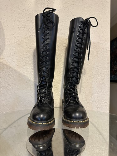 vintage 20 eyelet 90's Doc Marten Boots Size 5 (UK) 7 (US