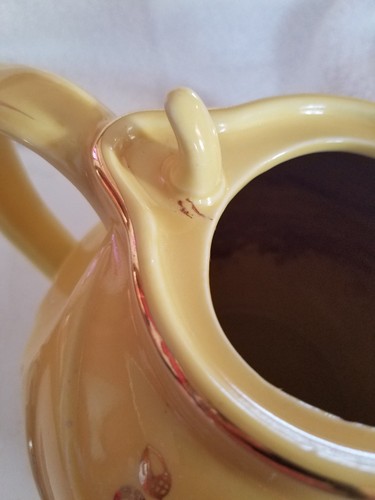 VINTAGE HALL YELLOW AND GOLD 6 CUP TEAPOT LID WITH HOOK MADE IN USA 0799 SWIRL