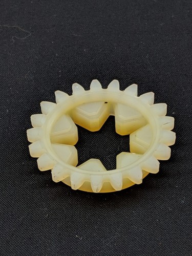 Stihl 028 WB Chainsaw Spur Gear OEM 1118 642 1506