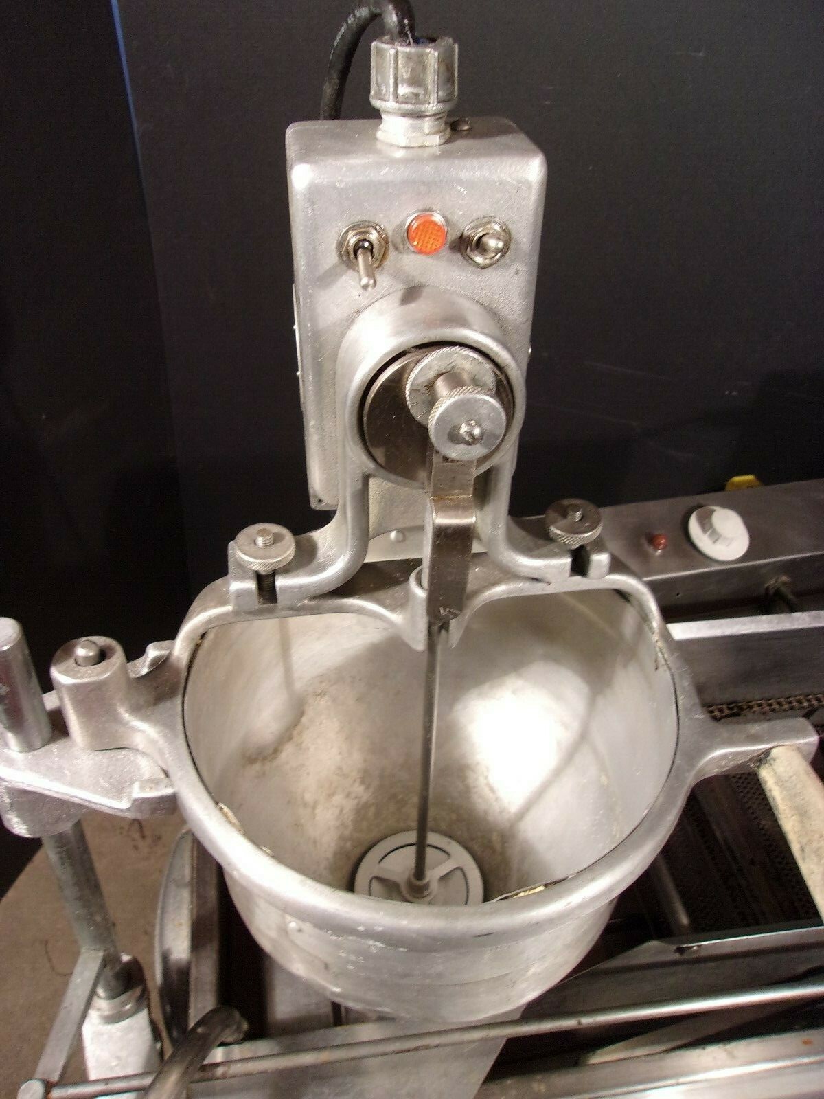 DONUT MACHINE / FRYER / MAKER / BELSHAW  DONUT ROBOT DR-42 >> $2600 <<