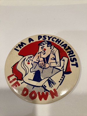 Vintage ''Im A Psychiatrist, Lie Down'' Humor Funny Pin Large 3.5   Button