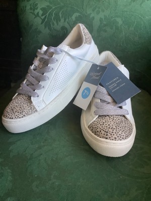 UNIVERSAL THREAD ~ CADEY LACE-UP  ~ Women s Sneakers 7 1/2 ~ Silver Laces CUTE!