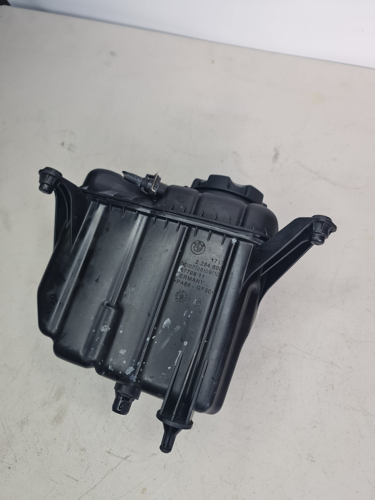 2015-2020 BMW 17-13-2-284-600 BMW 17132284600 Coolant Expansion Tank 2284600