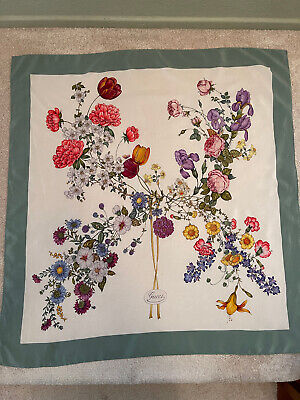GUCCI floral pattern 100% silk genuine 32" x 32" . Vintage.
