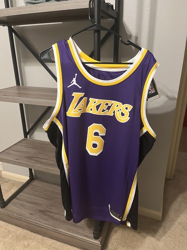 希少 刺繍 NBAユニフォーム LA Lakers LeBron James 希少】 刺繍 NBAユニフォーム LA Lakers LeBron James - メルカリ