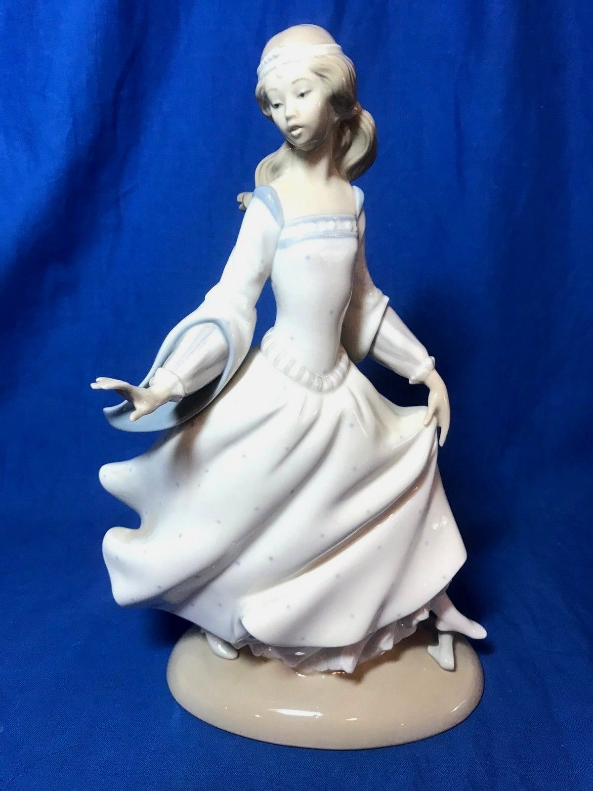 ゆみちゃんさん 専用　LLADRO リヤドロ 4828/シンデレラ　絶版 ゆみちゃんさん 専用 LLADRO リヤドロ 4828/シンデレラ 絶版 ゆみ