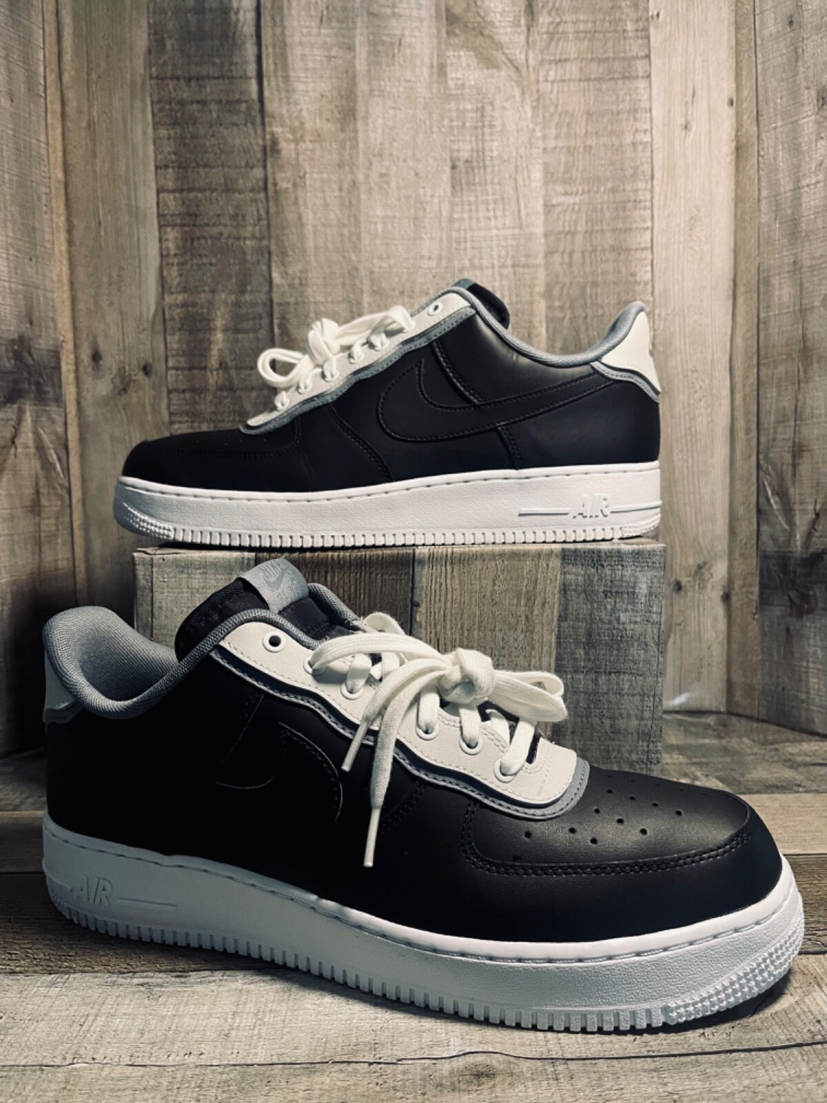 【美品】Nike Air Force 1 Low '07 27.5 Nike Air Force 1 07 XX GOLD Studded Black White AR0639 001