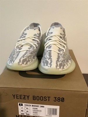 The 380 erve boot 380 Merchant ADIDAS sneaker YEEZY.