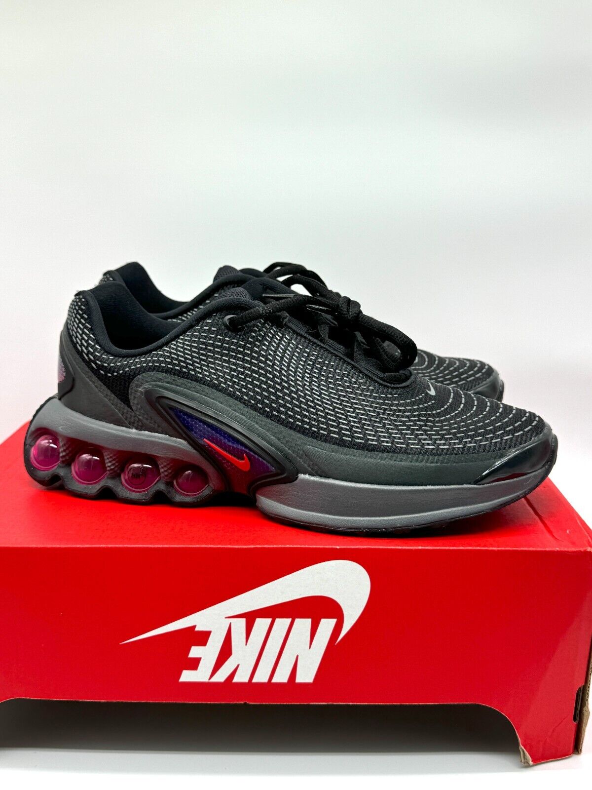 Nike Youth Air Max DN Black Size 6Y Crimson Smoke Grey NEW Nike Youth Air Max DN Black Size 6Y Crimson Smoke Grey NEW