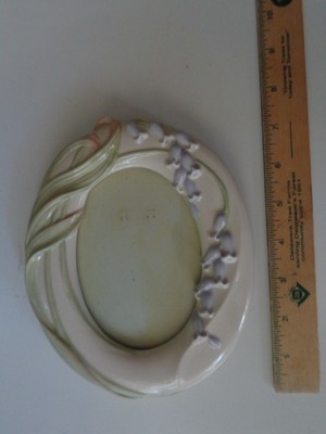 LENOX OVAL FRAME WITH LILY FLOWERS 7 1/2