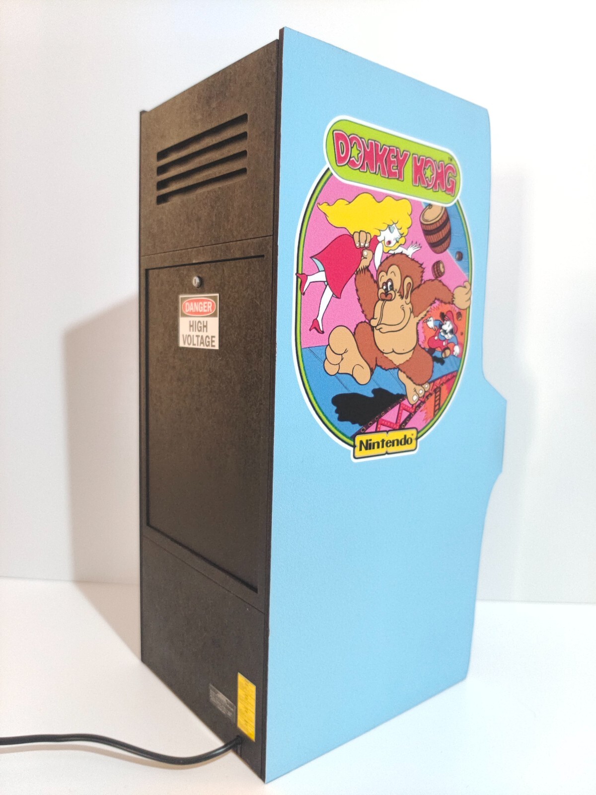 Donkey Kong 1/6 scale mini working arcade cabinet (Playscale, New Wave Toys).