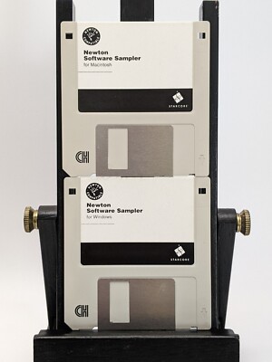 Apple Newton Software Sampler v2.0: 3.5  Disks Only / Mac & Win OS Vintage 1994