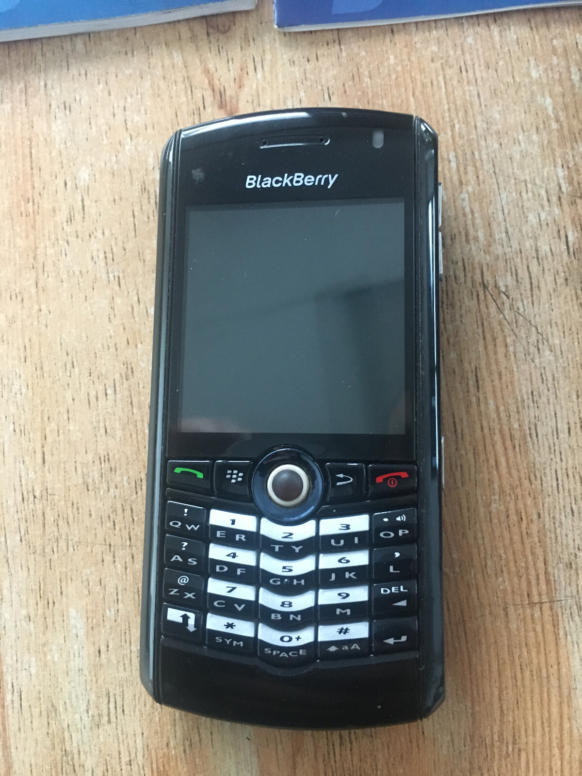 ブラック BlackBerry フリップフォン シルバー/ブラック 注文 フリップ