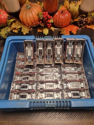 Lot/24 Eagle 1303-7 Vintage3-way Silent Light Toggle Switch 15A 120V AC NOS USA!