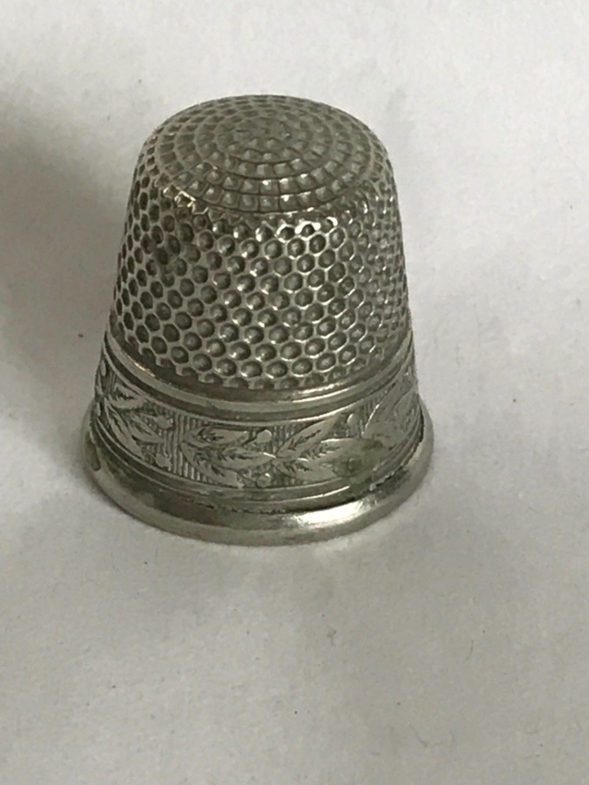 THIMBLE STERLING SILVER USA .SB.SIZE 9 BLEEDING HEARTS FLOWER DESIGN 5.2 grams
