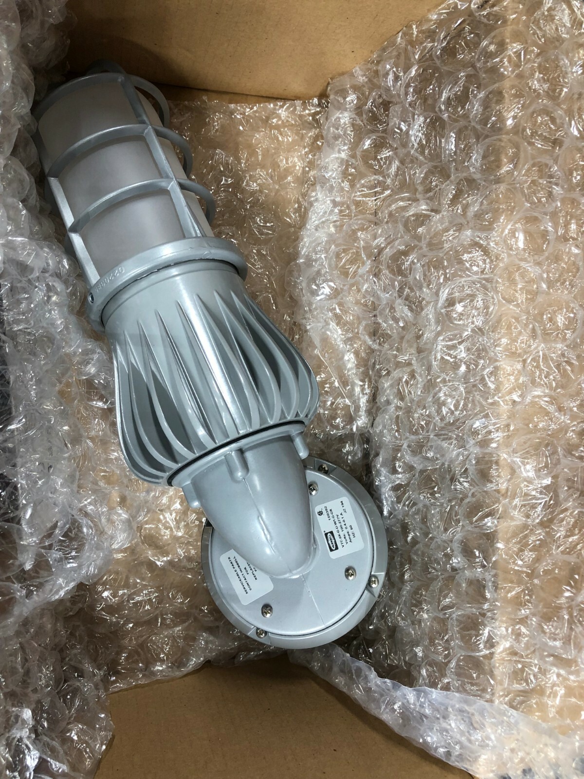 Hubbell VTC Fixture LED Vaportight New In Box VTC-5K-G-U-W1-G-GR