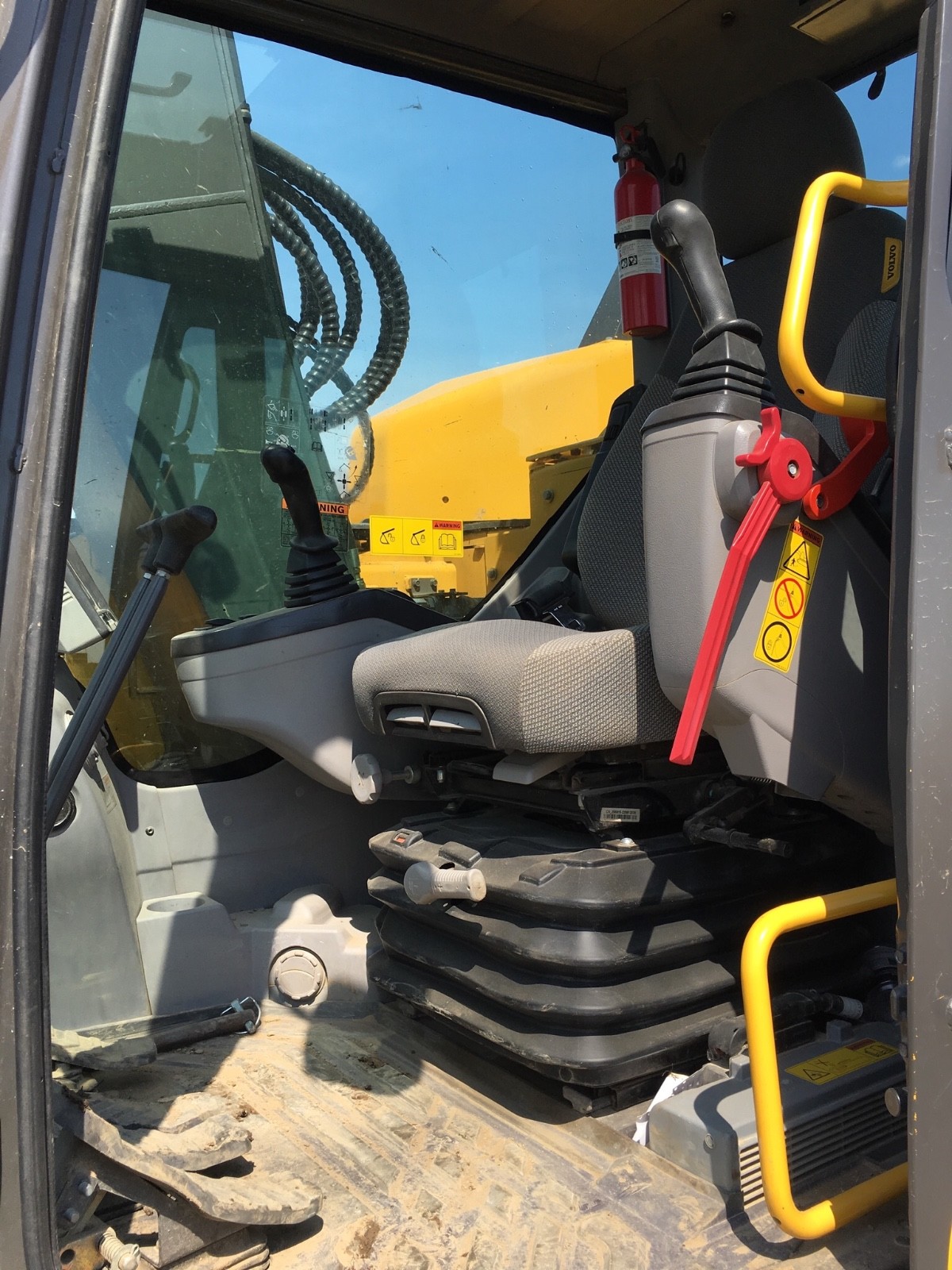 2014 Volvo ECR145DL Excavator 2200 hours. Hydraulic Thumb