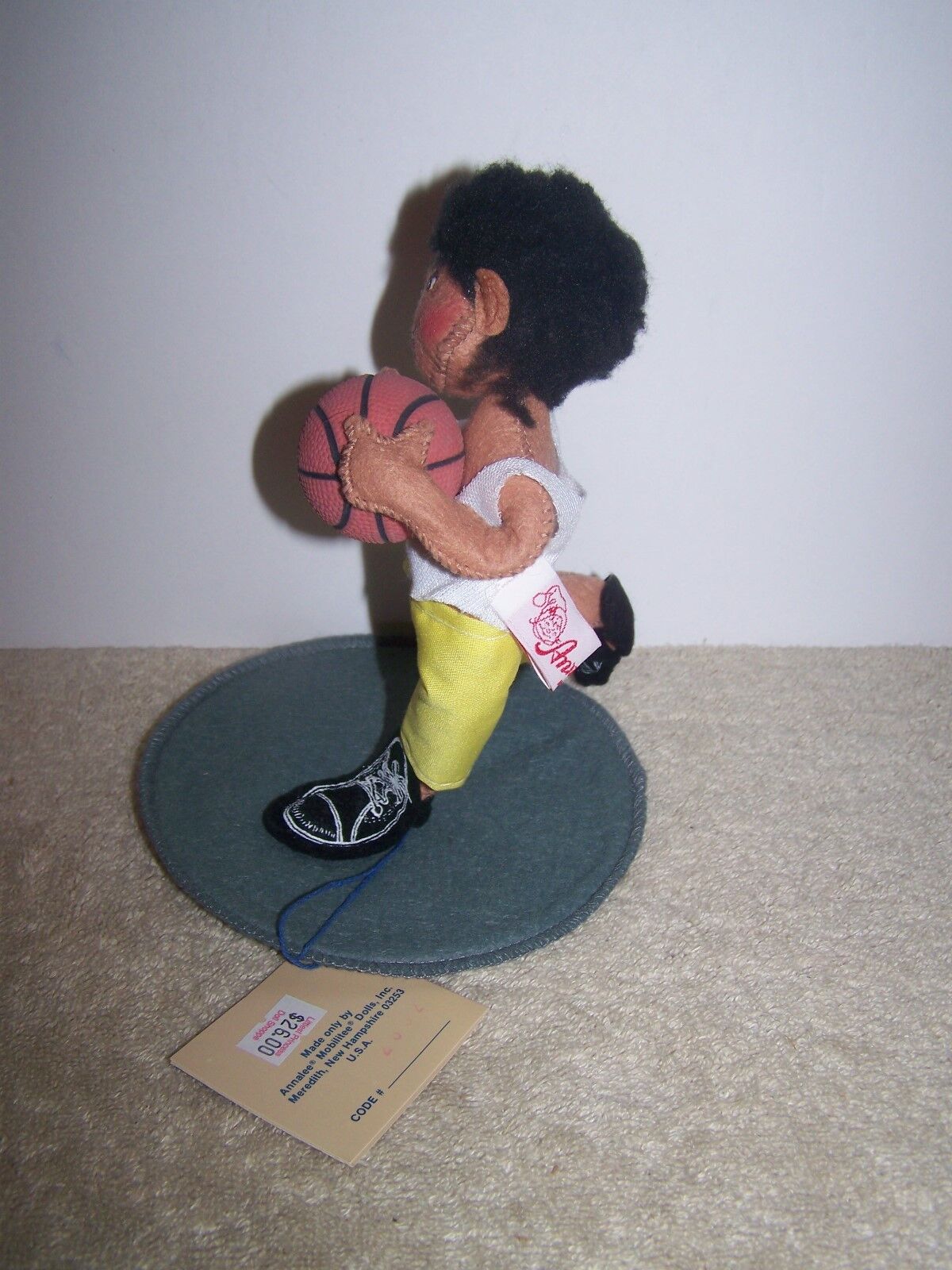 ANNALEE '93 BOY BASKETBALL FIGURINE