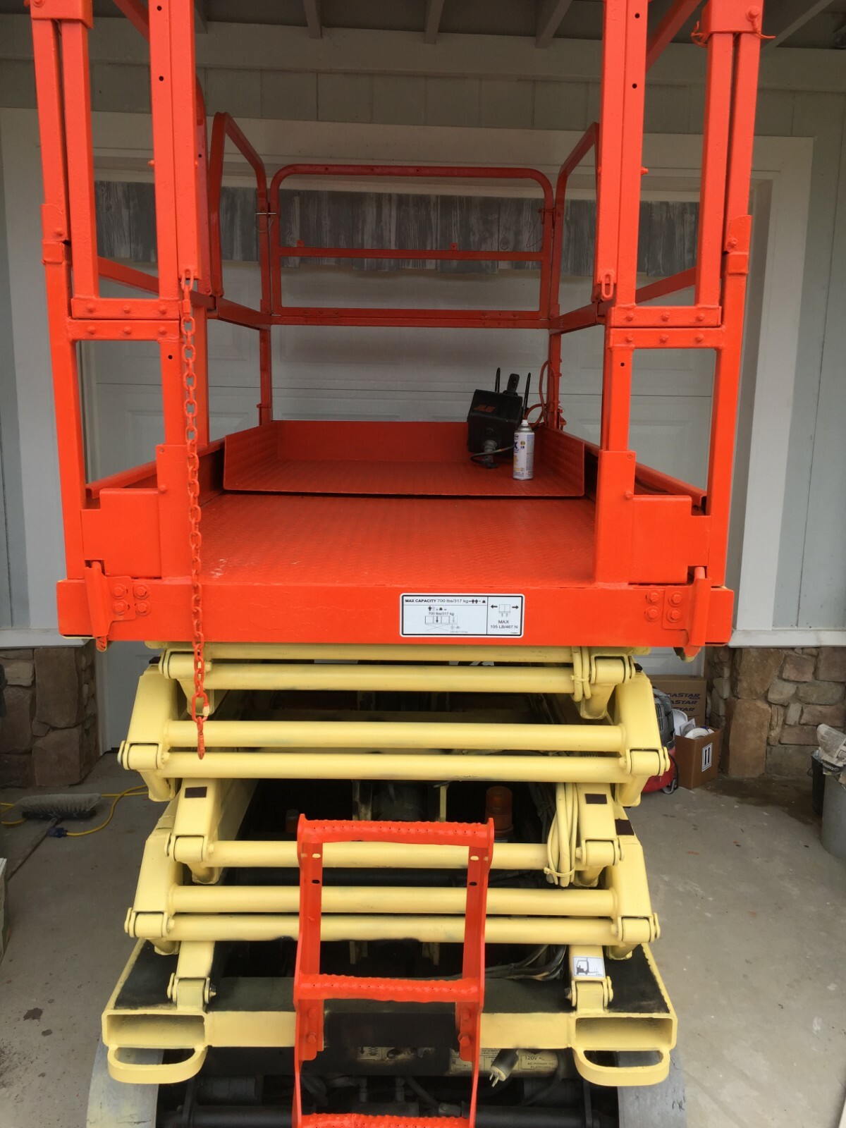 32' WITH EXTENSION, Scissors Lift, JLG 3246E2, WORKS  GREAT, LIFTS 700#