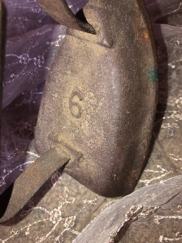 Vintage Cloth Iron 6lbs Laundry Home Decor / Door Stop Cast Iron