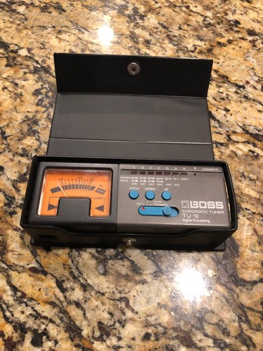 BOSS CHROMATIC GUITAR TUNER MODEL: TU-12 & SOFT CASE - DIGITAL PROCESSING