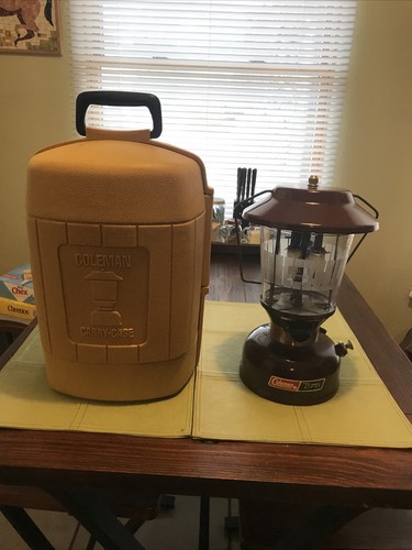 Coleman 275 Lantern with clamshell case dated 6-79 Needs