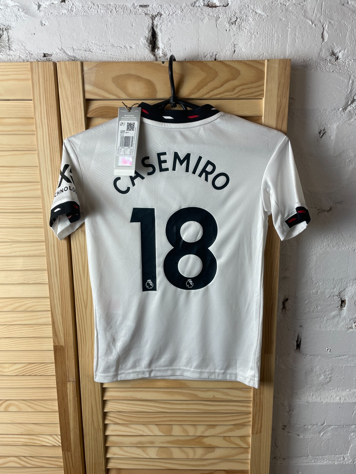 マンチェスター・ユナイテッド CASIMIRO 18 Mサイズ シャツ s-l400.jpg