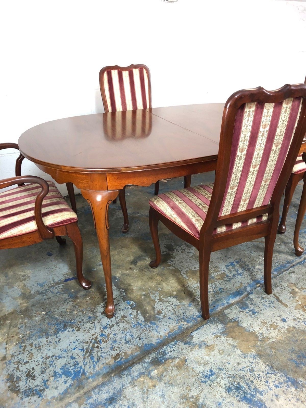 Beautiful Vintage Wooden Dining Table & Chair Set