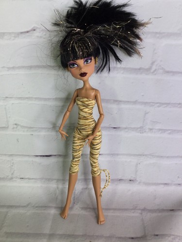 cleo.  RARE MONSTER HIGH CLEO DE NILE DOLL 2008 MATTEL GOLD SPARKLE