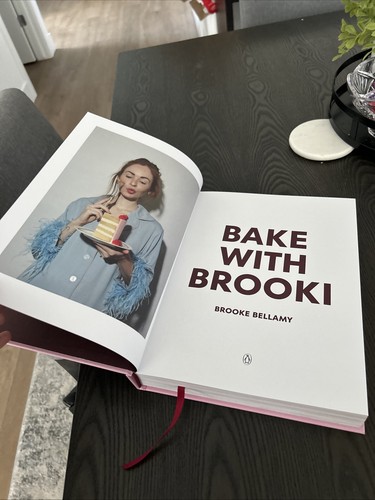 洋書 Bake with Brookie Bake With Brooki: Bellamy, Brooke: 9781761346330: Amazon.com