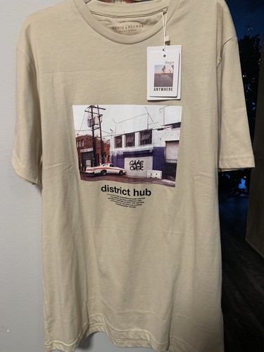 Denim And Flower Men's Size Medium Beige T-shirt District