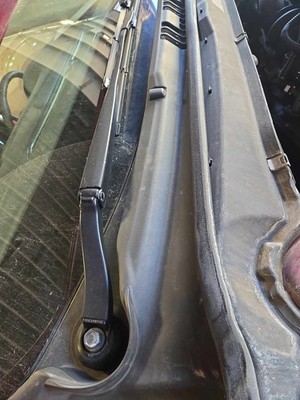 Used Right Wiper Arm fits: FORD FUSION 13 14 15 16 17 18 19 20