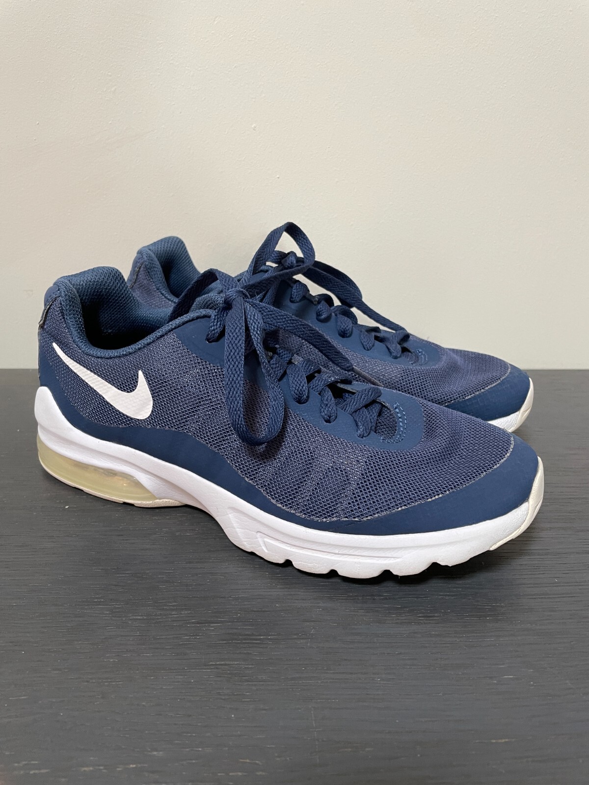 nike air max invigor navy blue