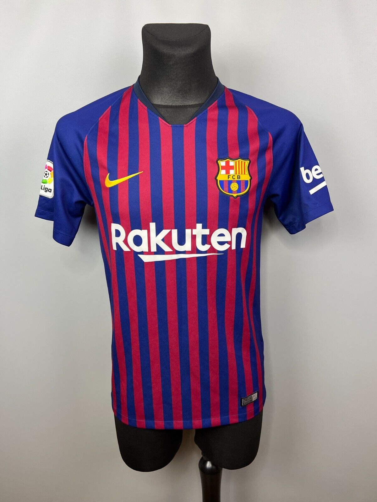 BARCELONA 2018 2019 HOME SHIRT FOOTBALL SOCCER JERSEY NIKE BARCELONA 2018 2019 HOME SHIRT FOOTBALL SOCCER JERSEY NIKE