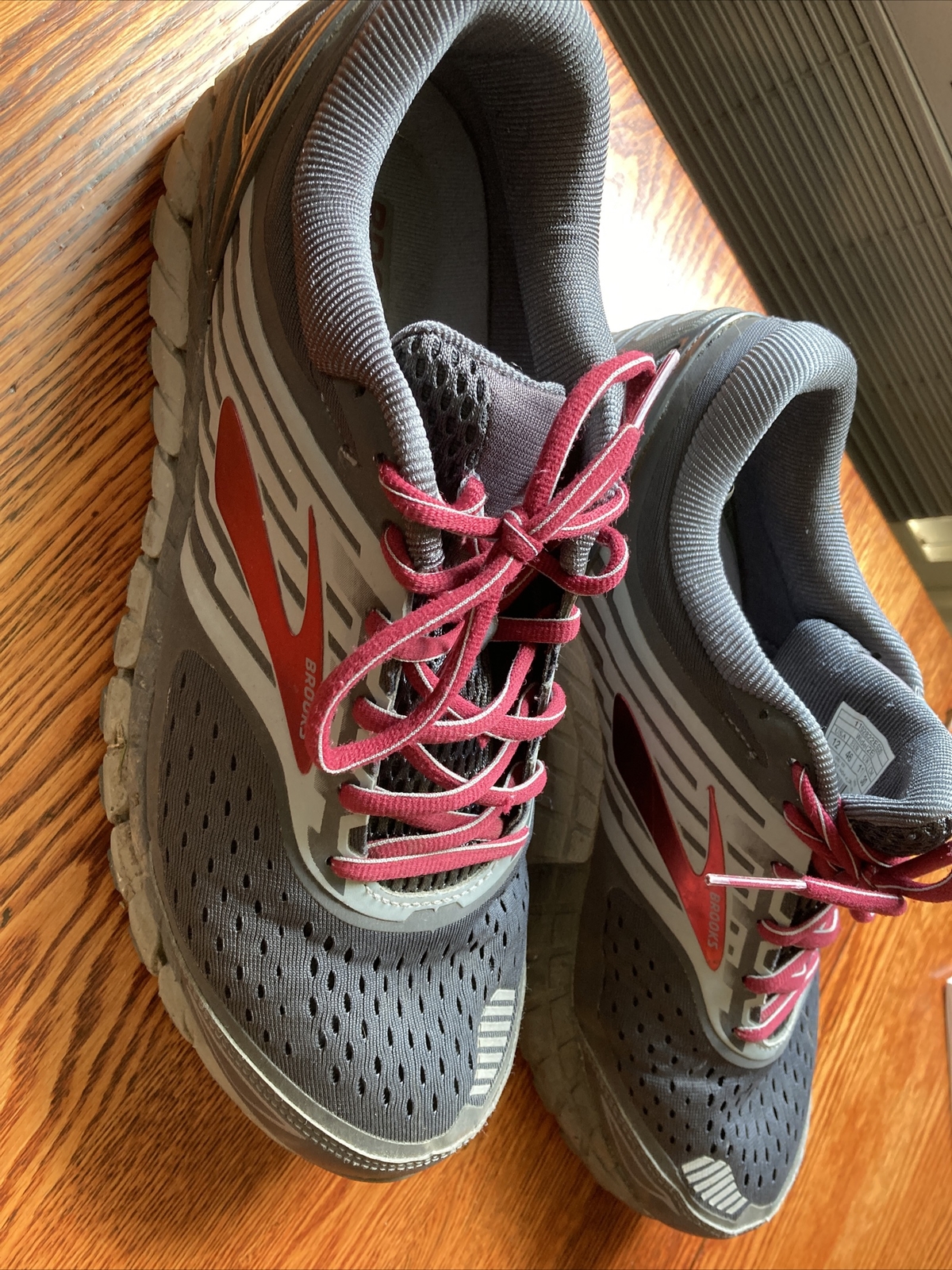 Brooks Beast 18 Mens US 12 Wide 2E Grey 