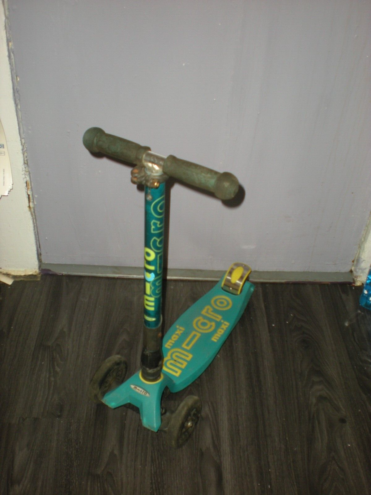 MICRO KICKBOARD Scooter Maxi Original 3-Wheeled Lean-to-Stee