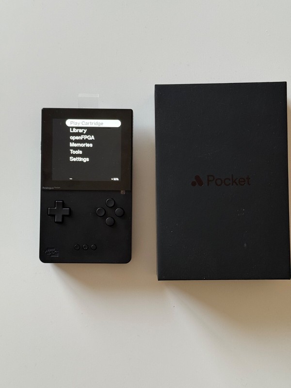 Console Analogue Pocket Couleur Noir + Carte Sd