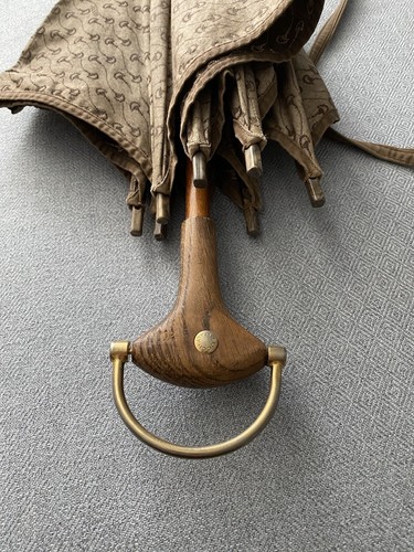 Rare Unique Vintage Gucci umbrella wooden handle w shoulder strap