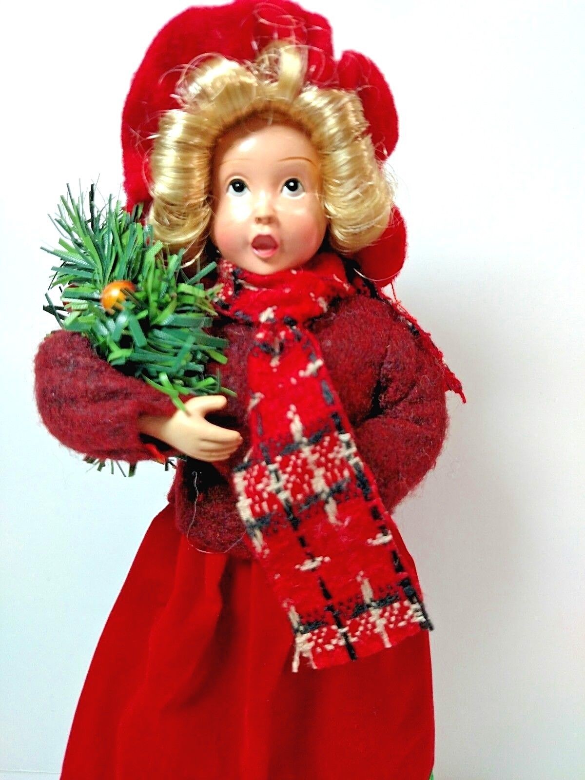 Vintage Caroler - Girl - With Wreath - Byers ? 9