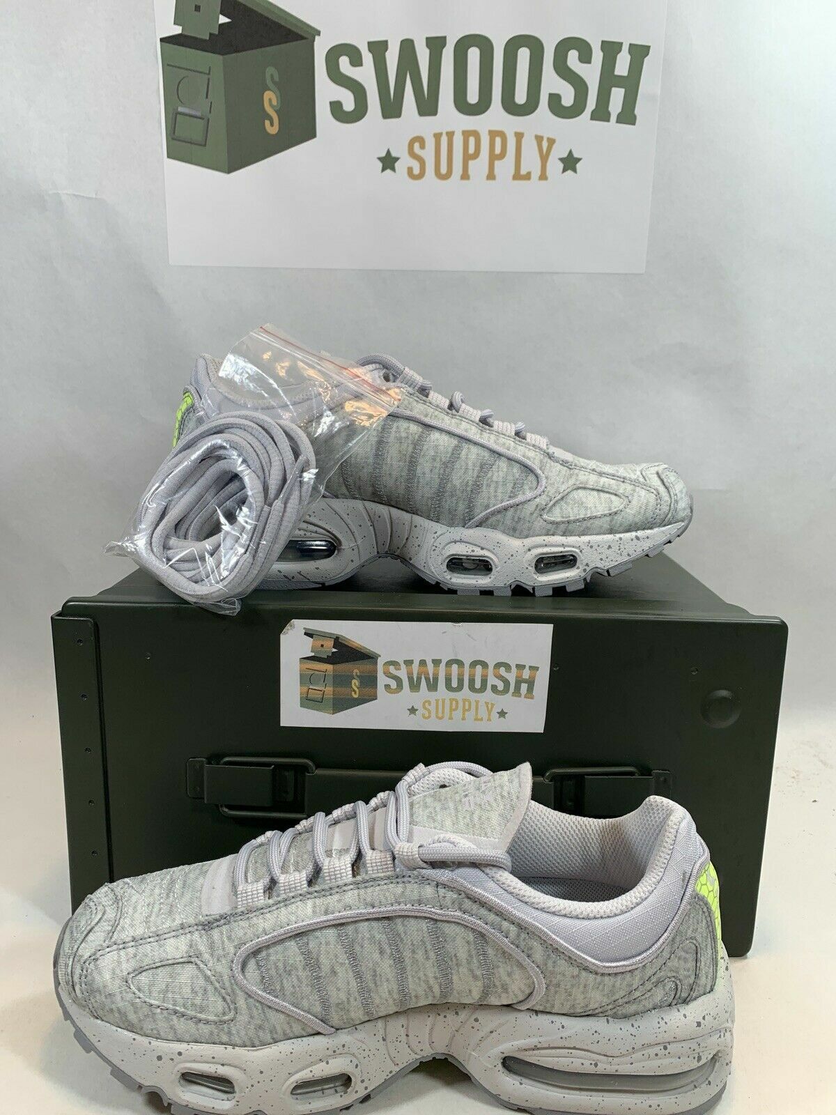 grey & white air max tailwind iv sneakers