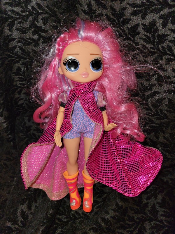 LOL Surprise OMG Fashion Show Mega Runway Sashay Doll Pink