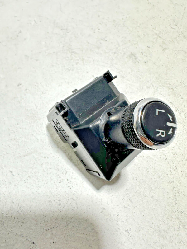 Used TOYOTA CAMRY XSE XLE 18-20 FRONT LEFT SIDE DOOR OUTER MIRROR CONTROL SWITCH OEM