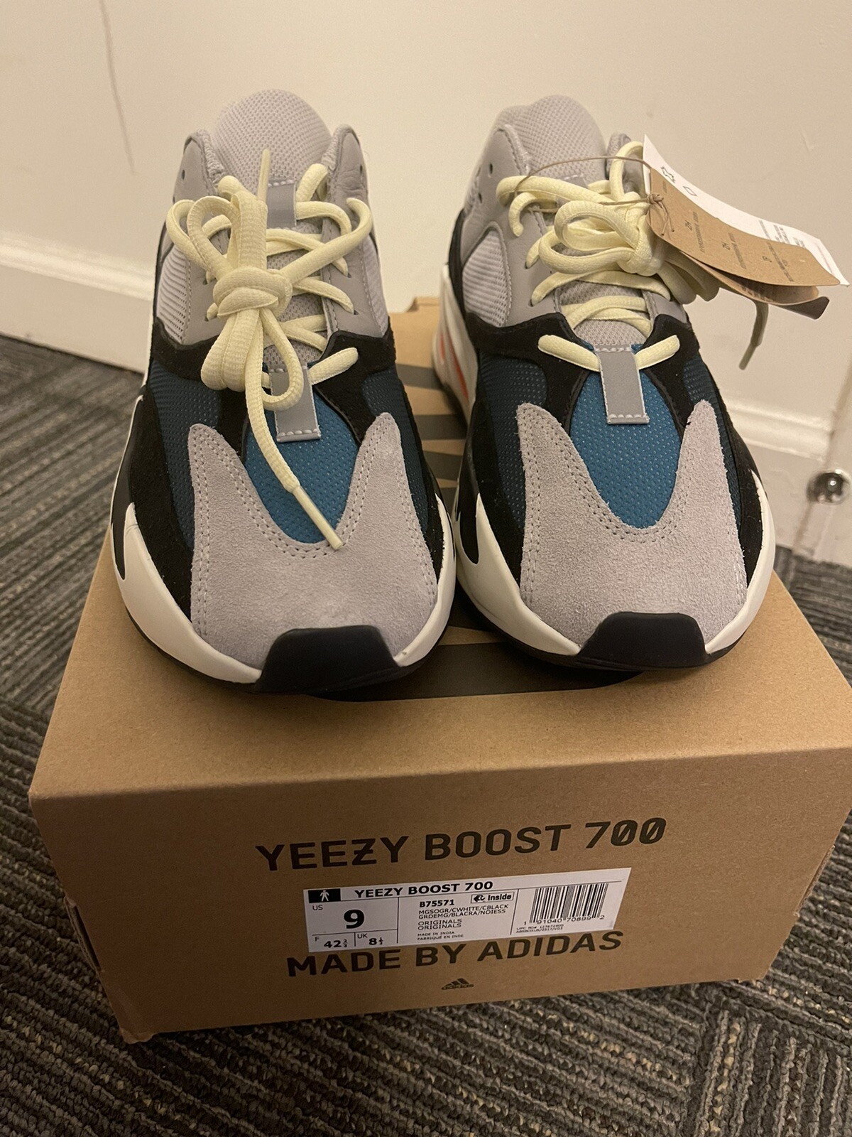 yeezy boost 700 wave runner size 9