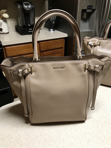 Michael Kors Amelia Leather Small Bag Truffle Beige Purse Fashion Casual