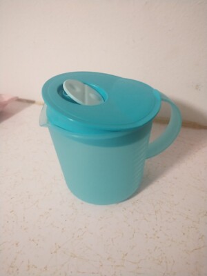 Tupperware Turquoise Teal Rock N Serve Vented Pitcher With Lid 1 Liter New!